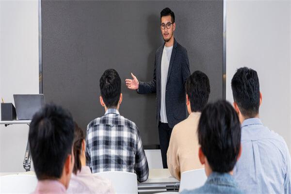 报考成人高考本科一般要多少钱